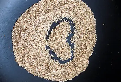 stir-fried white sesame seeds