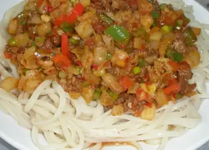 Fried noodles with ham and bacon