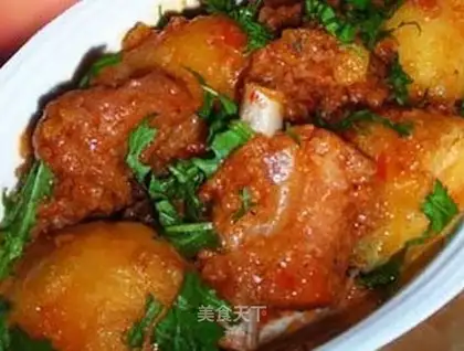 Steamed pork ribs with potatoes