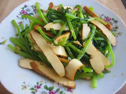 chrysanthemum mixed with dried bean curd