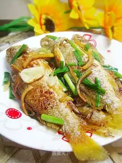 Pan-fried yellow croaker