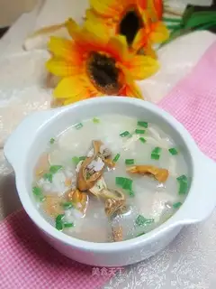 Oyster and soy sauce and lean meat congee