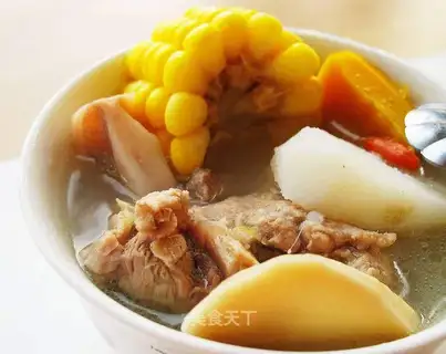 Corn mixed vegetables and pork ribs soup