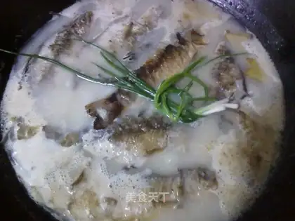 Crucian carp soup