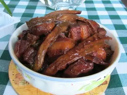 Boiled pork with dried wild bamboo shoots