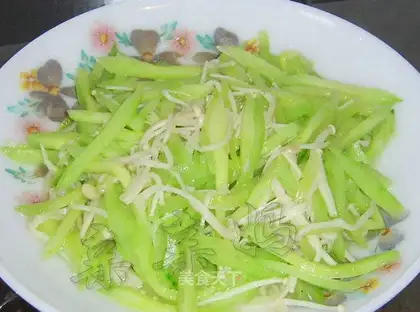 stir-fried mushroom with cucumber