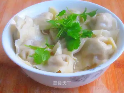 Wonton stuffed with mushroom and pork