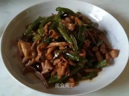 stir-fried goose sausage with green pepper