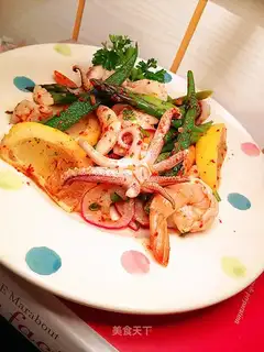 Thai seafood and vegetable salad