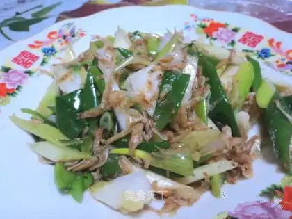 Shallots mixed with shrimp skin
