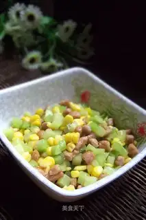 stir-fried diced pork with lettuce and corn