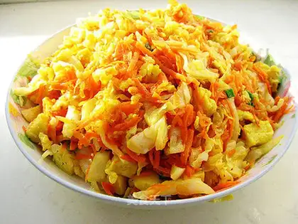 Fried steamed buns with carrot and cabbage