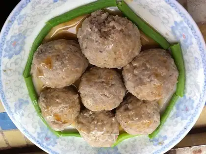 Steamed lotus root meatballs