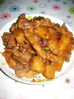 Roasted chicken nuggets with potato
