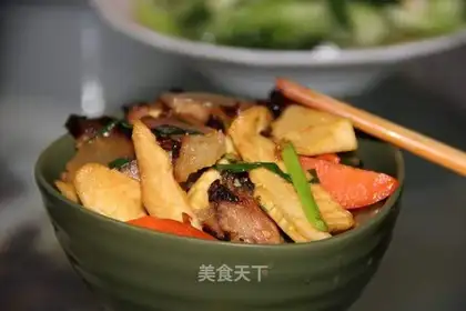 stir-fried bacon with fresh bamboo shoots