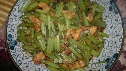 stir-fried pork with celery