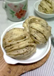 Black sesame and walnut rolls