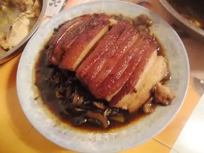 braised pork with pickled cabbage
