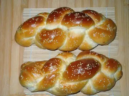 Four-strand pigtail bread