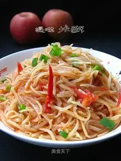 Shredded potatoes in tomato sauce