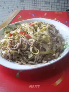 stir-fried bean skin with shredded pork and pickled mustard