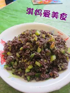 stir-fried black rice with cucumber and egg