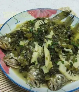 Roasted small yellow croaker with pickled vegetables and spring bamboo shoots