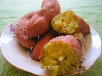 Baked sweet potatoes in the microwave
