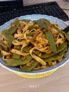 Doujiao braised noodles