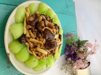 Buffed with three mushrooms in abalone sauce