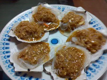 Steamed scallops with garlic and vermicelli