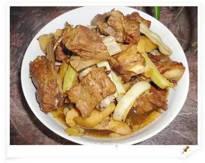 Stewed ribs with kidney beans and taro