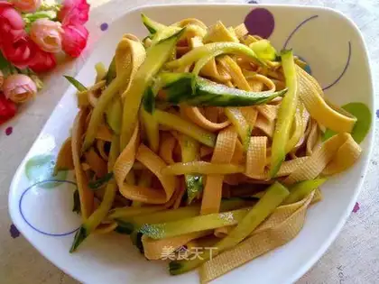 Thousand slices of cucumber mixed