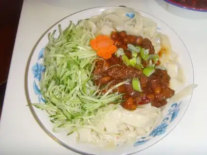 Old Beijing home-cooked noodles with bean paste