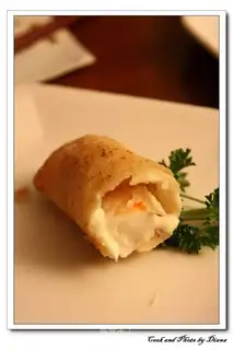 Crispy cream cheese fried shrimp roll