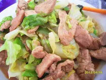 Sauteed pork slices with cabbage