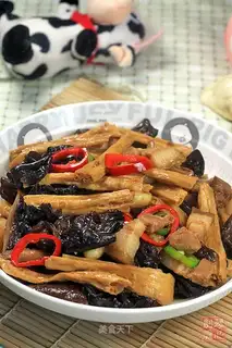 Home-cooked fried pork with tofu bamboo