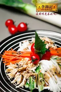 Shredded vegetables with cold salad