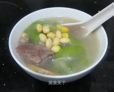 Luffa and soybean slices soup