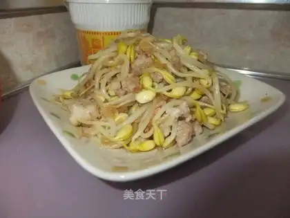 stir-fried bean sprouts with minced pork