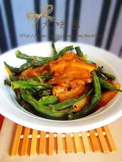 Stewed pork belly with vermicelli and dried beans