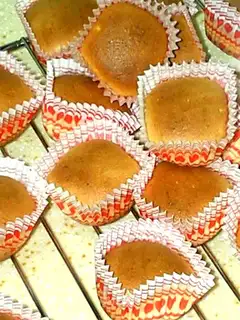 honey cupcake