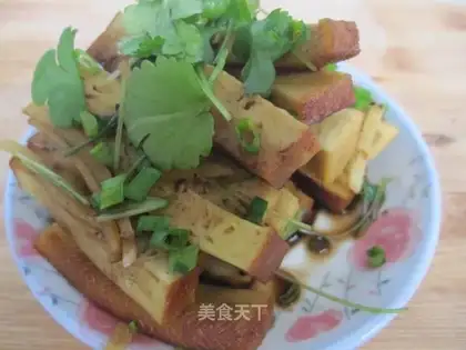 Vegetarian chicken in sauce