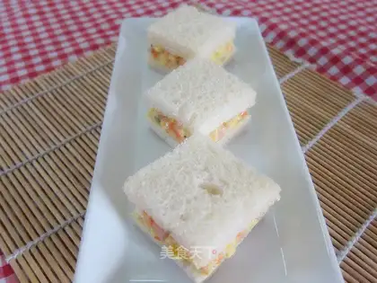 egg salad sandwiches