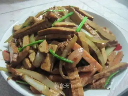 Fried dried bean curd with onion sausage