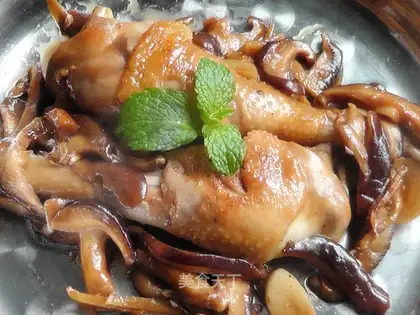 Stewed chicken legs with mushroom