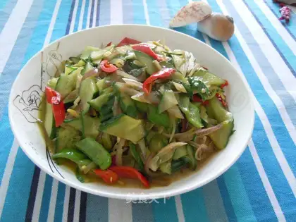stir-fried onions and cucumbers