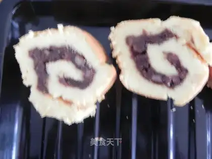 Honey bean cake roll