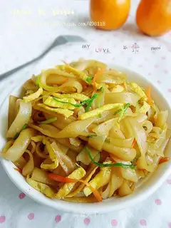 Fried rice noodle with eggs