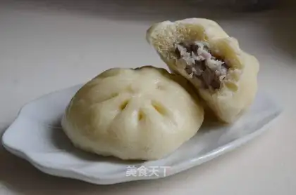 Fresh lotus root pork bun